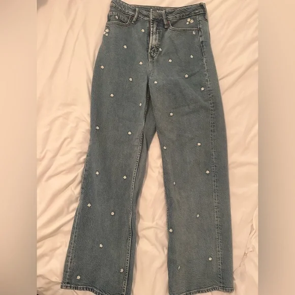 Old Navy Extra High-Waisted Sky-Hi Wide Leg Jeans – Daisy Embroidery size 4 - Picture 3 of 6